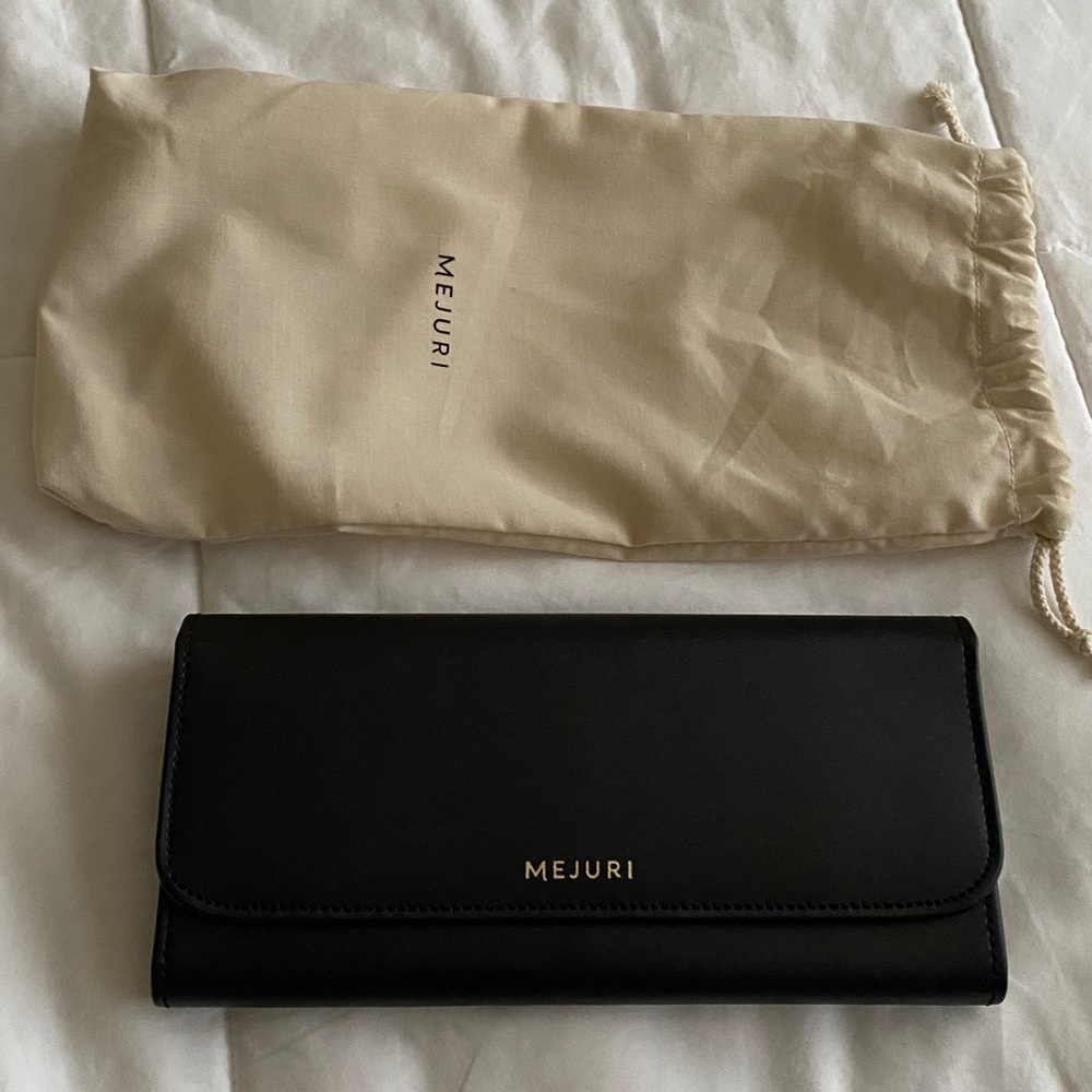Mejuri jewlery travel case